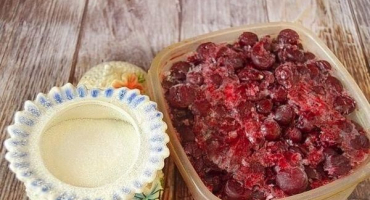 Jak snadné je vařit mražený třešňový džem s peckami a bez pecek